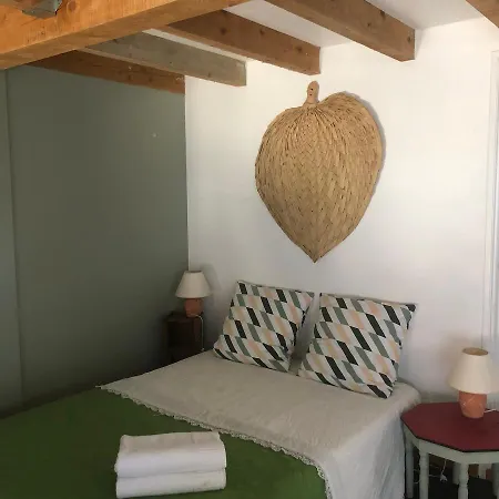 Grand Studio Avec Piscine Chauffee Palaja